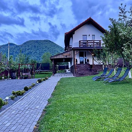 فيلا Casa De Sub Hora Zărneşti المظهر الخارجي الصورة
