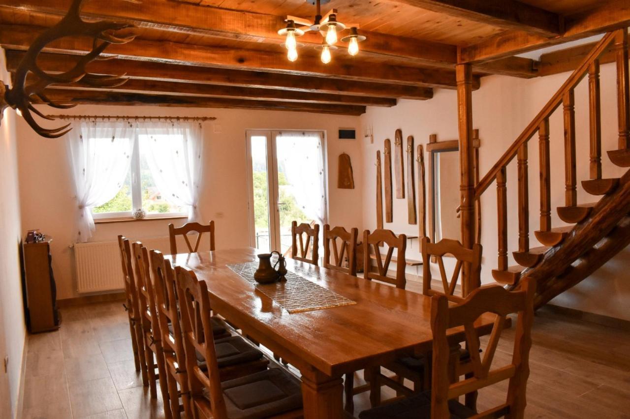 فيلا Casa De Sub Hora Zărneşti المظهر الخارجي الصورة
