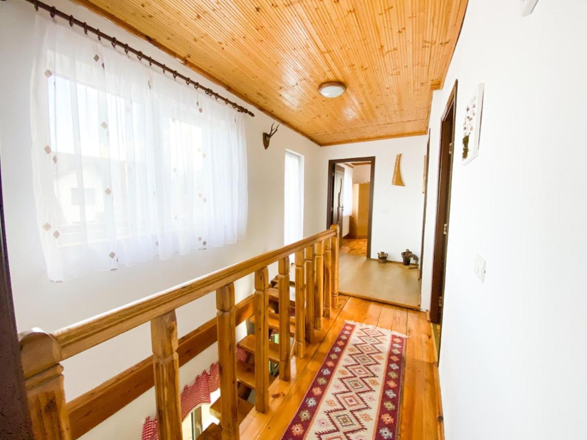 فيلا Casa De Sub Hora Zărneşti المظهر الخارجي الصورة