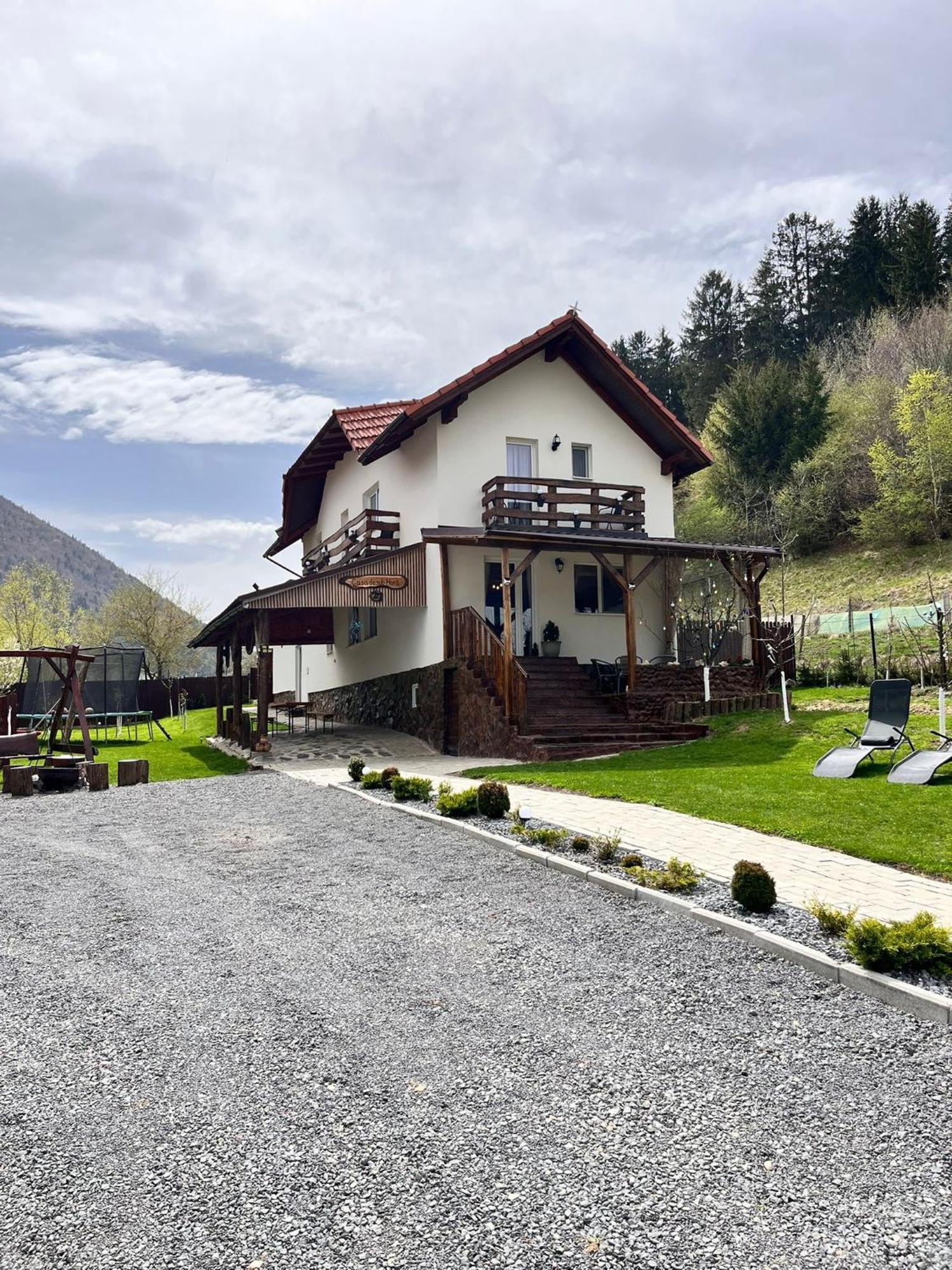 فيلا Casa De Sub Hora Zărneşti المظهر الخارجي الصورة